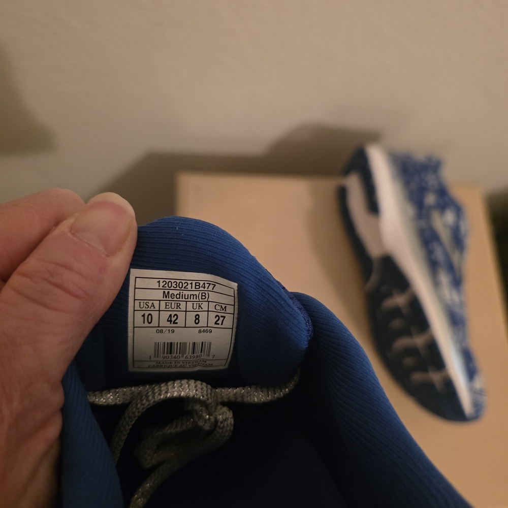 Brookes Revel 3 Run Blue Patterned Athletic Shoes with Snowflake & Snowmen Knit - Picture 10 of 10
